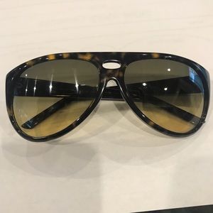 Gucci aviator style sunglasses